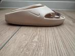 W Nike Calm Flip Flop sanddrift maat 39, Ophalen of Verzenden, Beige, Slippers