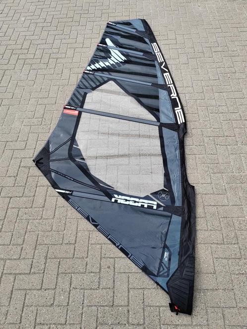 Severne Freek windsurf zeilen, Sports nautiques & Bateaux, Planche à voile, Utilisé, Voile, Avec sac de transport, Enlèvement ou Envoi