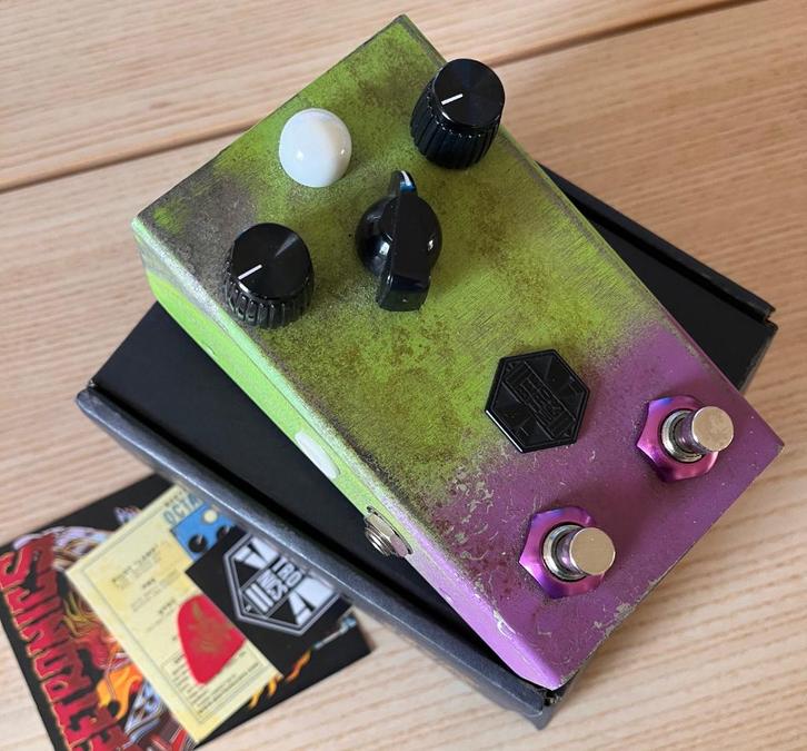 Beetronics octahive limited edition fuzz, Musique & Instruments, Effets, Comme neuf, Distortion, Overdrive ou Fuzz, Enlèvement ou Envoi