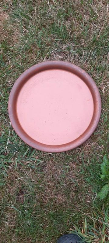Terracotta bloempot  onderschotel beschikbaar voor biedingen