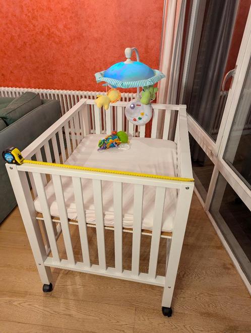 Parc enfants en bois massif de qualité avec matelas, Kinderen en Baby's, Babyparken, Gebruikt, Rechthoekig, In hoogte verstelbaar