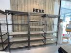 Étagères à vêtements - décoration de magasin, Vêtements | Femmes, Enlèvement, Comme neuf