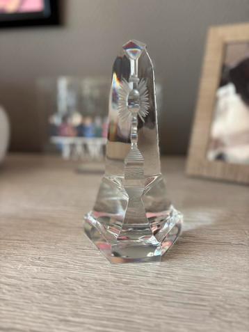 Kristallen Obelisk Val St Lambert beschikbaar voor biedingen