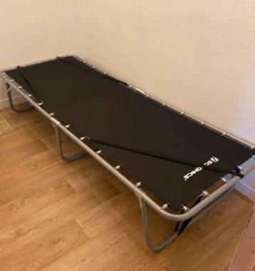 Lit d'appoint/transat & son matelas portables, Enlèvement, Comme neuf, Noir