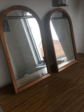Set Vintage Spiegels met mooi houten frame beschikbaar voor biedingen