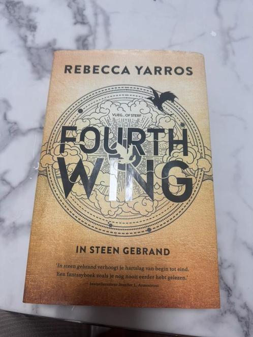 Rebecca Yarros - In steen gebrand, Boeken, Fantasy, Zo goed als nieuw, Ophalen