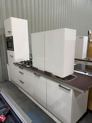 Complete Rechte Keuken + Apparatuur + GEDEMONTEERD  beschikbaar voor biedingen