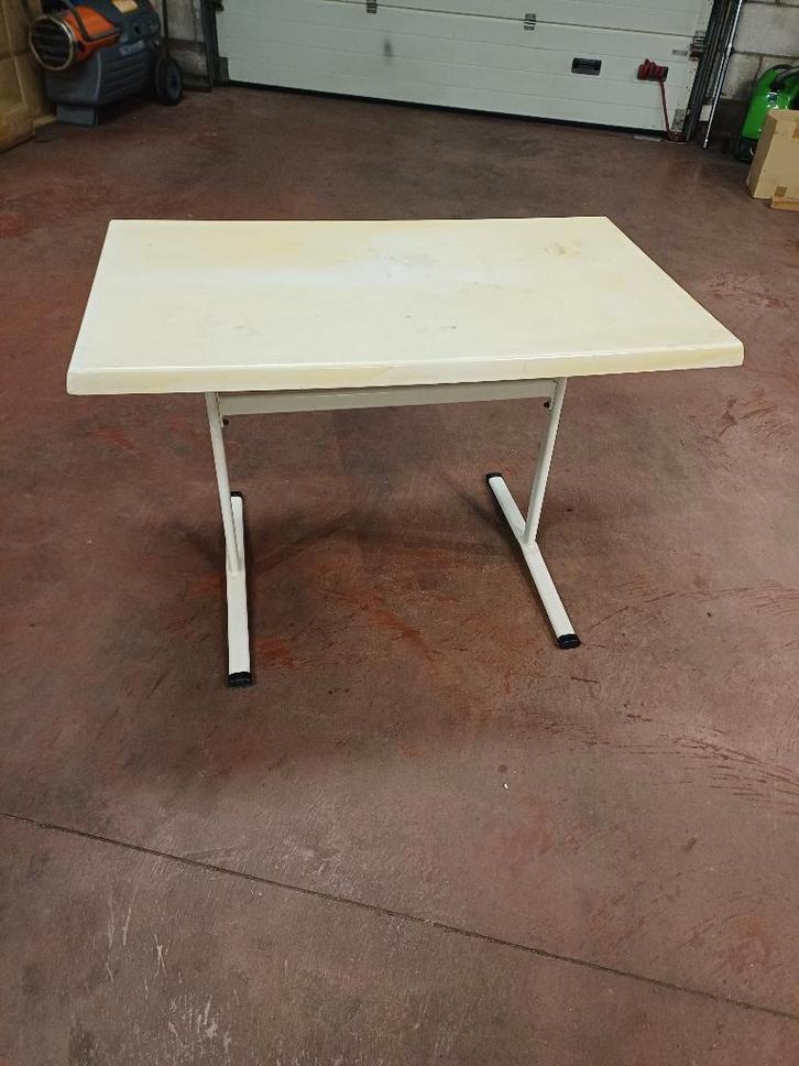 BIJZETTAFELTJE, Huis en Inrichting, Tafels | Bijzettafels, Zo goed als nieuw, Rechthoekig, Ophalen