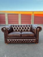 Nieuwe Chesterfield 2-zitsbank, Huis en Inrichting, Zetels | Complete zithoeken, Ophalen of Verzenden, Nieuw, Leer, Anglais