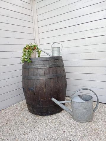 Houten wijnvat / regenton beschikbaar voor biedingen