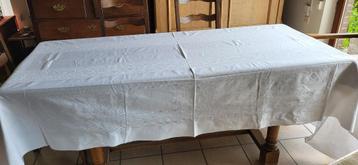 2 grandes nappes blanches anciennes+serviettes beschikbaar voor biedingen