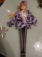 pop met paarse bontjas(barbieformaat), Kinderen en Baby's, Ophalen of Verzenden, Zo goed als nieuw, Barbie