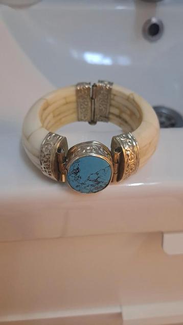 TRES JOLI BRACELET ETHNIQUE , AVEC UNE BELLE TURQUOISE DE 2, beschikbaar voor biedingen