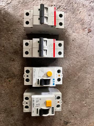 4x zekeringen (installatieautomaten + aardlekschakelaars) beschikbaar voor biedingen