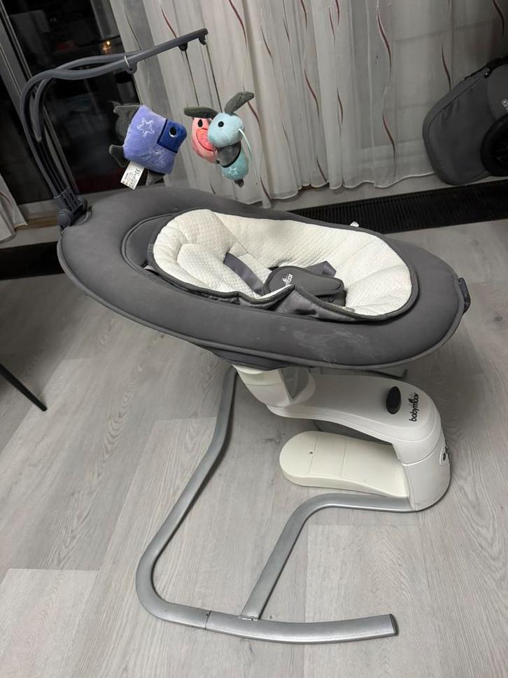 Elektrische schommel van Babymoov, Kinderen en Baby's, Wipstoeltjes, Zo goed als nieuw, Schommelstoel, Overige merken, Met gordel(s) of riempje(s)