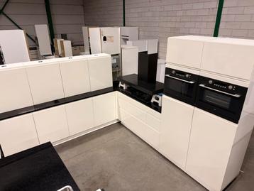 Complete Moderne Hoekkeuken Hoogglans + ATAG + GEDEMONTEERD beschikbaar voor biedingen
