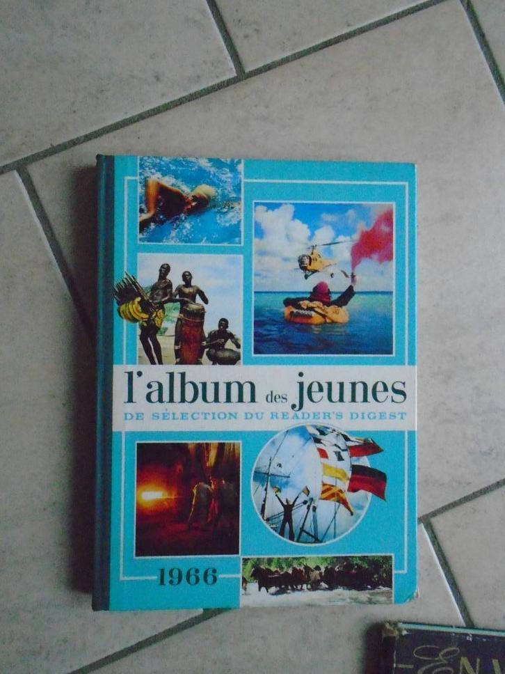 LOT:ALBUM JEUNES+"EN VOYAGE+REVUE TINTIN, Antiquités & Art, Antiquités | Livres & Manuscrits, Enlèvement ou Envoi