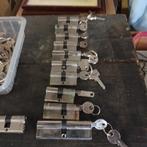 serrures à cylindre 10 pièces plus lots de clés 30 euros+fra, Inox, Enlèvement, Utilisé, Clé