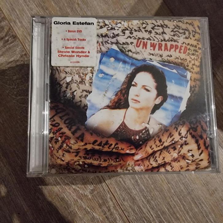 CD+DVD Gloria Estefan – Unwrapped, Cd's en Dvd's, Cd's | Latin en Salsa, Gebruikt, Ophalen of Verzenden