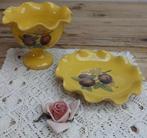 2 Franse gele keramieke schaaltjes met pruimen, Vallauris, Ophalen of Verzenden
