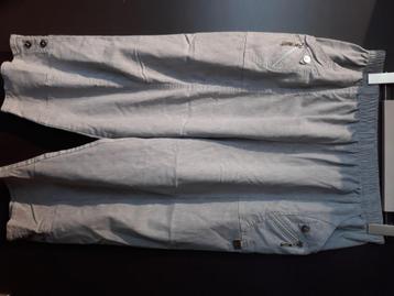 Pantalon d'été gris clair 4/5 taille élastique T7 =46/48