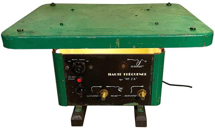 Stoer robuust industrieel salontafeltje mancave, Huis en Inrichting, Tafels | Bijzettafels, Gebruikt, Rechthoekig, Minder dan 45 cm