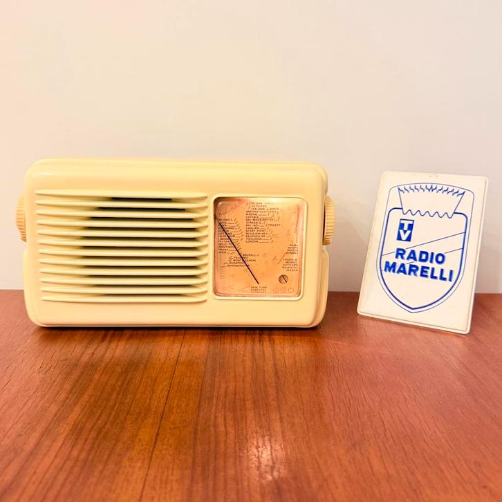 VINTAGE BUIZENRADIO RADIOMARELLI 9U65M 1946 BAKELIET RADIO, Antiek en Kunst, Antiek | Tv's en Audio, Verzenden