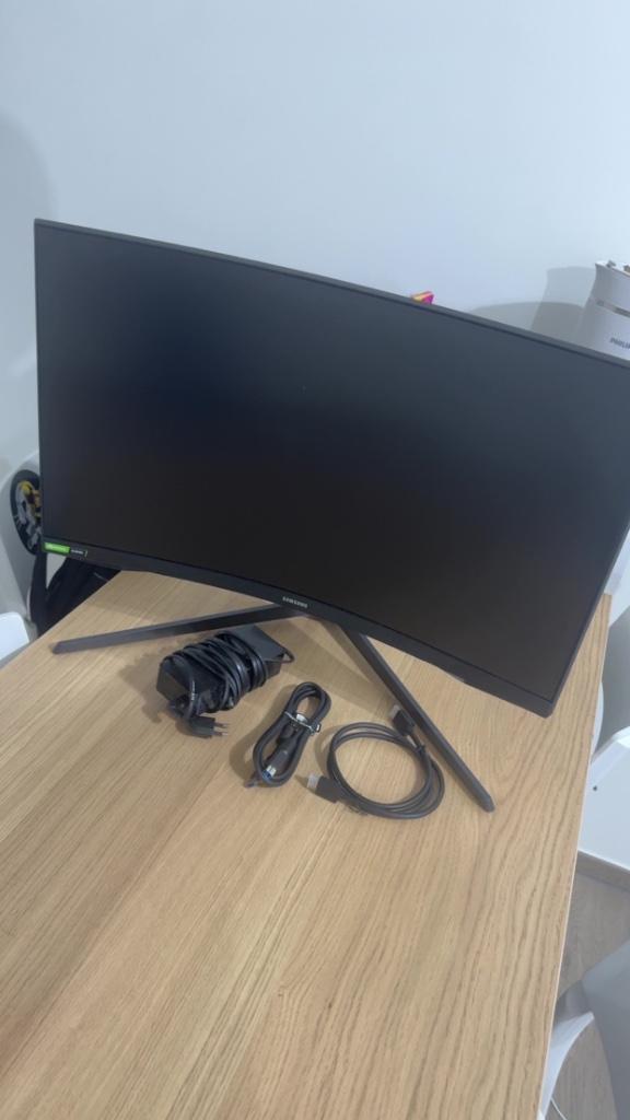 Écran Samsung Odyssey G7 27″ - C27G75STQSR, Computers en Software, Monitoren, Zo goed als nieuw, 201 Hz of meer, DisplayPort, HDMI