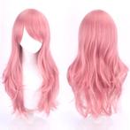 Carnavalspruik poederroze lang haar in laagjes, Handtassen en Accessoires, Uiterlijk | Haarverzorging, Verzenden, Nieuw