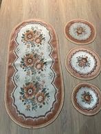 Vintage ovale tafelloper en bijpassende ronde onderzetters, Huis en Inrichting, Ophalen of Verzenden