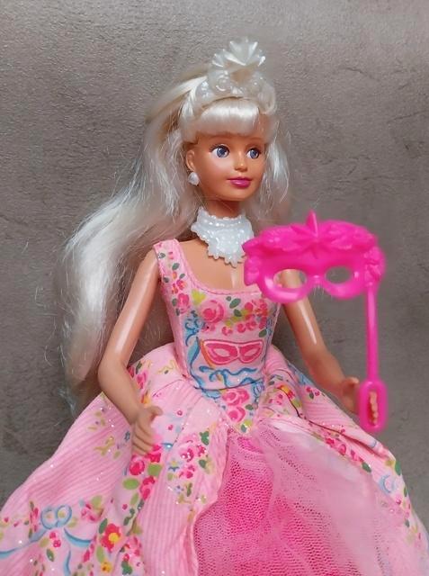 Rare poupée vintage Hasbro Sindy « Magic Eyes » (complète), Enfants & Bébés, Jouets | Poupées, Utilisé, Barbie, Enlèvement ou Envoi