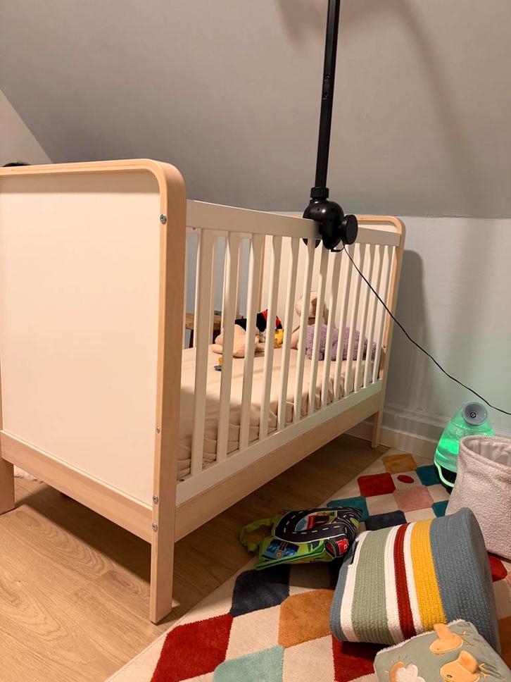 Ikea babybed + matras, Kinderen en Baby's, Kinderkamer | Complete kinderkamers, Zo goed als nieuw, Ophalen