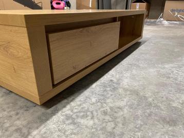 Salontafel 135 x 67 x 33 cm beschikbaar voor biedingen