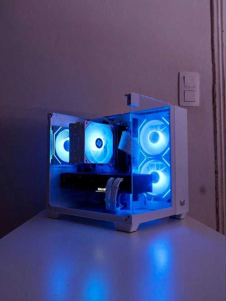 PC de jeu blanc 3070, Informatique & Logiciels, Ordinateurs de bureau, Reconditionné, 4 Ghz ou plus, SSD, 16 GB, Avec carte vidéo