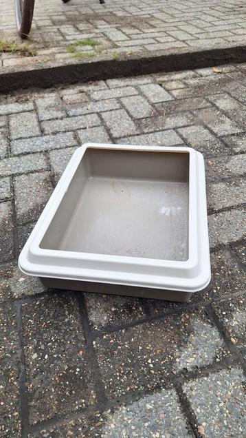 Kattenbak gratis beschikbaar voor biedingen