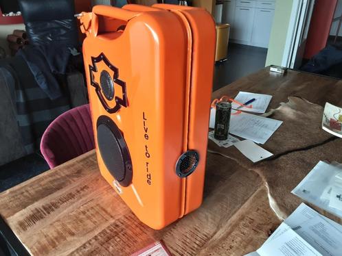 Bluetooth speaker in jerrycan...., Audio, Tv en Foto, Luidsprekerboxen, Nieuw, Front, Rear of Stereo speakers, Minder dan 60 watt