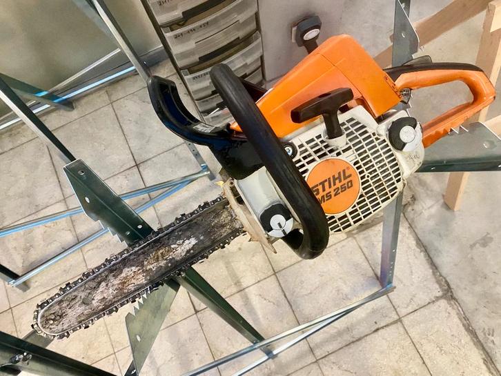 STIHL Kettingzaag MS 250 zaagbladlengte 35 cm, Doe-het-zelf en Bouw, Gereedschap | Zaagmachines, Gebruikt, Kettingzaag, Ophalen
