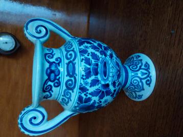 2 delfts blauwe vazen beschikbaar voor biedingen