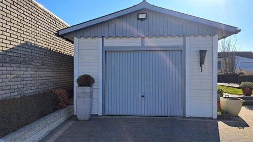 Garagepoort met motor en 2 afstandsbedieningen, Immo, Garages en Parkeerplaatsen, Maasmechelen