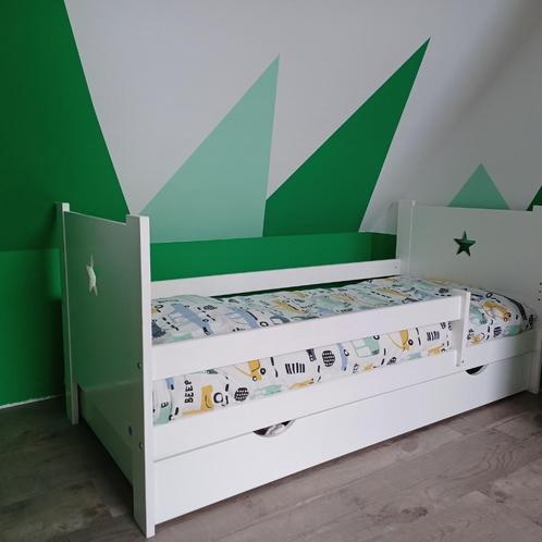 Petite Amélie juniorbed met latex matras, bedlade, kleerkast, Kinderen en Baby's, Kinderkamer | Complete kinderkamers, Zo goed als nieuw