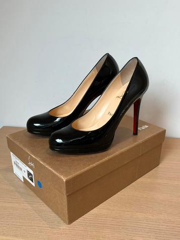 La lederen authentieke pumps van Christian Louboutin beschikbaar voor biedingen