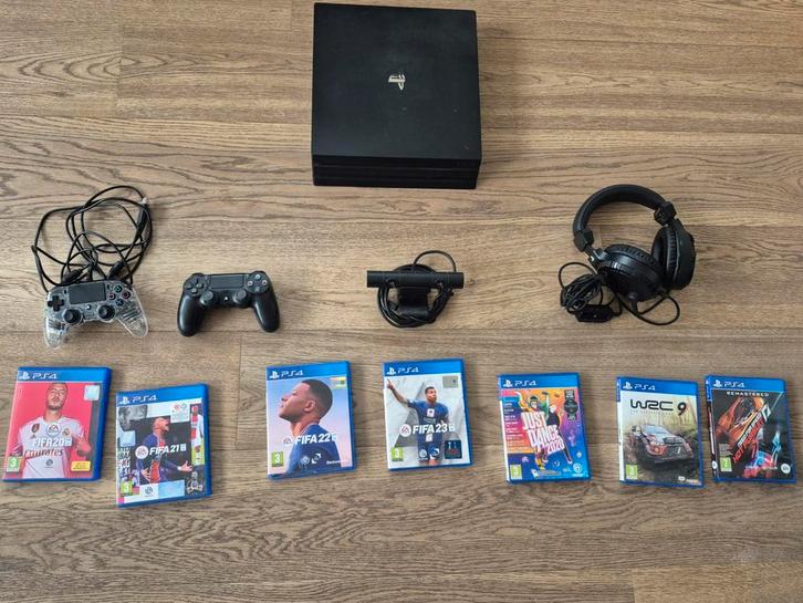 Ps4 pro avec accéssoires, Consoles de jeu & Jeux vidéo, Consoles de jeu | Sony PlayStation 4, Comme neuf, Pro, 1 TB, Avec 2 manettes