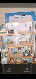 Volledig houten poppenhuis met poppen,  meubeltjes, Ophalen of Verzenden, Zo goed als nieuw, Poppenhuis