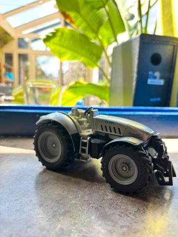 Siku Lamborghini R8.265 tractor beschikbaar voor biedingen