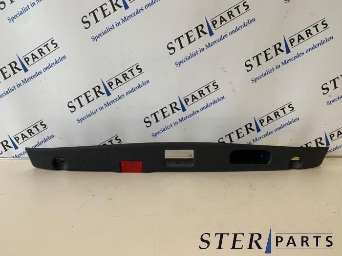 Handgreep Kofferdeksel van een Mercedes E-Klasse, Auto-onderdelen, Carrosserie, Mercedes-Benz, Nieuw, 12 maanden garantie, Ophalen of Verzenden