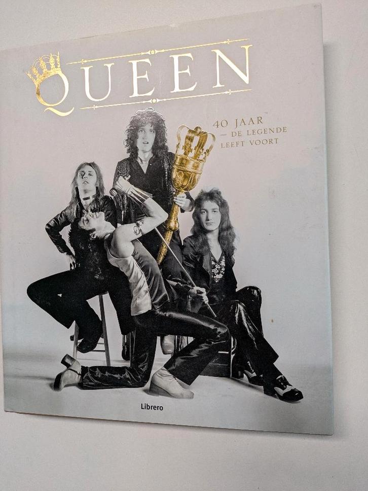 QUEEN FREDDIE MERCURY 40 J.  DE LEGENDE LEEFT VOORT BOEK, Boeken, Muziek, Zo goed als nieuw, Verzenden