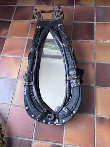 Spiegel in paardenhaam voor paardenliefhebbers beschikbaar voor biedingen
