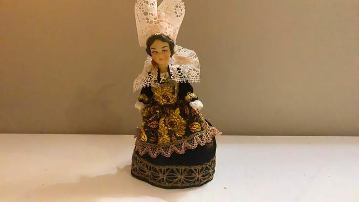 Vintage souvenirpop uit bretagne pont aven, Verzamelen, Poppetjes en Figuurtjes, Zo goed als nieuw, Ophalen of Verzenden
