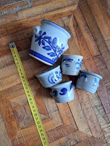 Kleine Keulse potjes, 1 set beschikbaar voor biedingen