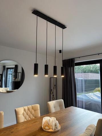 Zwarte hanglamp beschikbaar voor biedingen